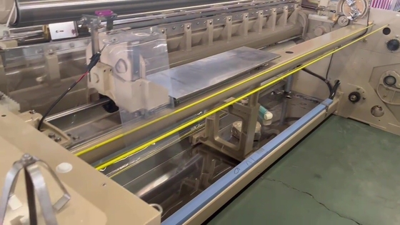 L'eau lourde Jet Machine Textile Weaving Fabric de sergé bavardent tordant la largeur de 220cm