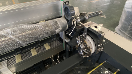 L'éolienne horizontale de petit pain de tissu de tissu bavardent tordant l'eau Jet Machine Textile